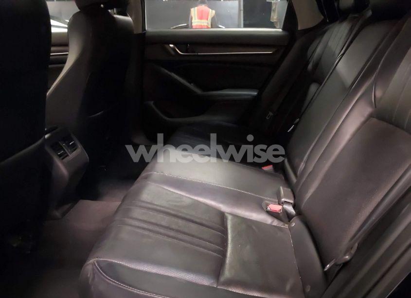 Photo 8 of 2018 Honda Accord EX-L (VIN 1HGCV1F59JA171527)