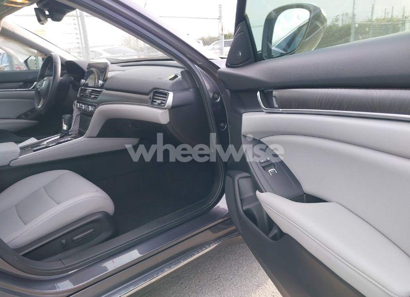 Photo 5 of 2019 Honda Accord EX-L (VIN 1HGCV1F59KA111071)