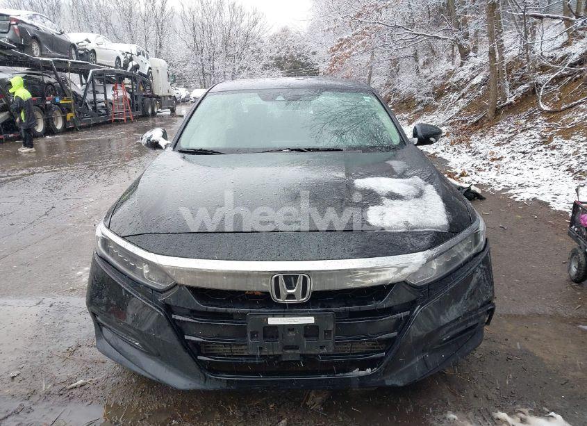 Photo 13 of 2018 Honda Accord EX-L (VIN 1HGCV1F5XJA116844)