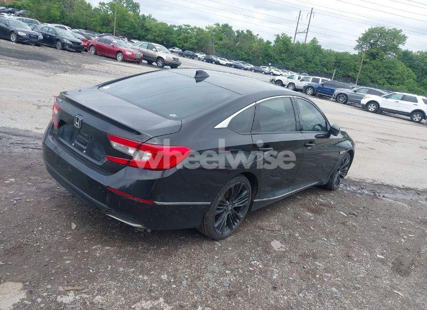 Photo 4 of 2018 Honda Accord EX-L (VIN 1HGCV1F5XJA200436)