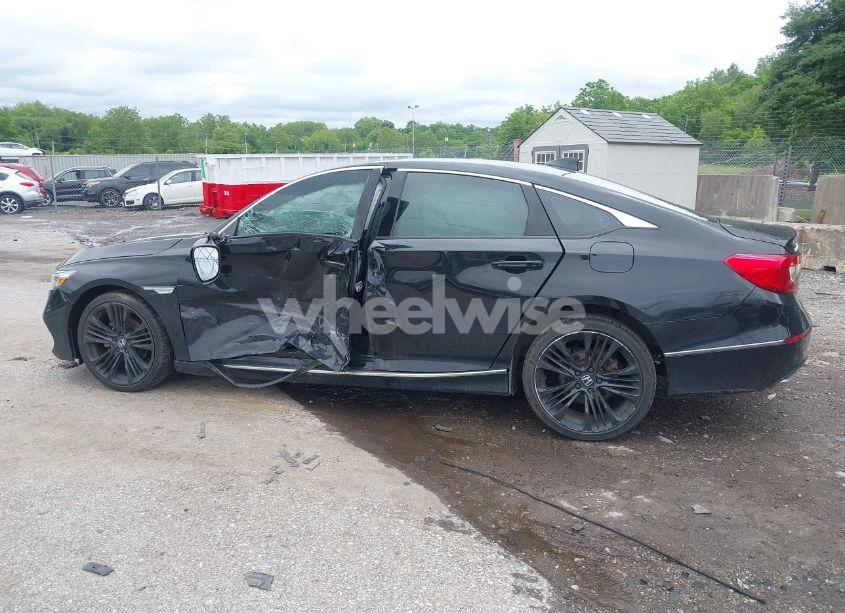 Photo 6 of 2018 Honda Accord EX-L (VIN 1HGCV1F5XJA200436)