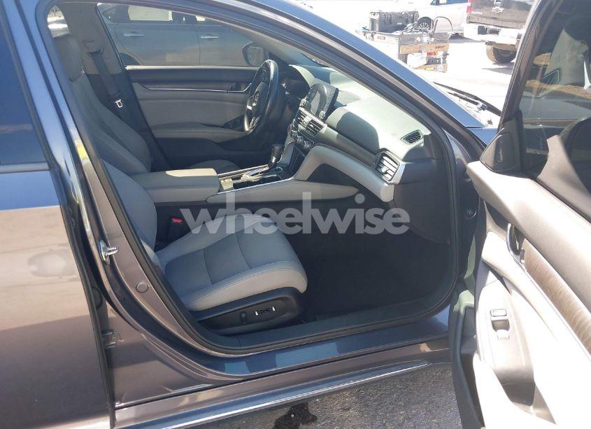 Photo 5 of 2019 Honda Accord EX-L (VIN 1HGCV1F5XKA126744)