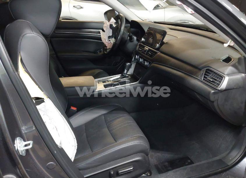 Photo 5 of 2022 Honda Accord EX-L (VIN 1HGCV1F5XNA072981)