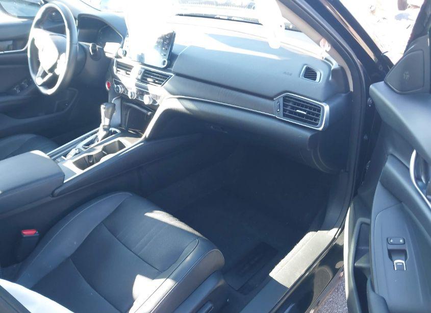 Photo 5 of 2018 Honda Accord EX-L (VIN 1HGCV1F60JA162644)