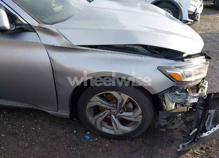 Photo 18 of 2018 Honda Accord EX-L (VIN 1HGCV1F63JA020868)