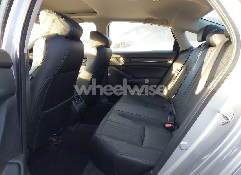 Photo 8 of 2018 Honda Accord EX-L (VIN 1HGCV1F63JA020868)