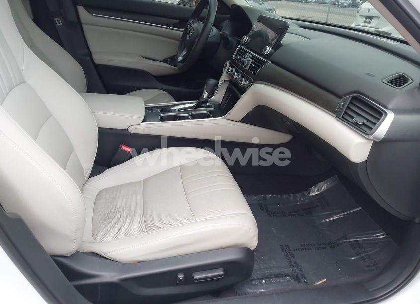 Photo 5 of 2018 Honda Accord EX-L (VIN 1HGCV1F63JA118380)