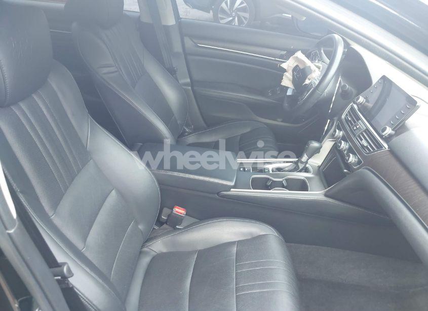 Photo 5 of 2018 Honda Accord EX-L (VIN 1HGCV1F63JA135776)