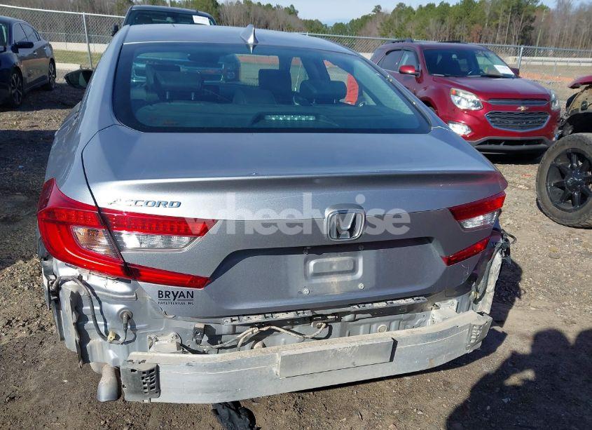 Photo 17 of 2018 Honda Accord EX-L (VIN 1HGCV1F65JA103475)