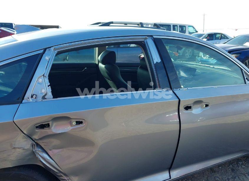 Photo 18 of 2018 Honda Accord EX-L (VIN 1HGCV1F65JA103475)