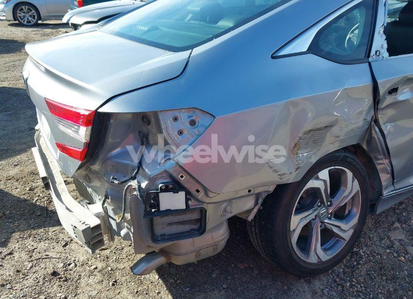 Photo 19 of 2018 Honda Accord EX-L (VIN 1HGCV1F65JA103475)