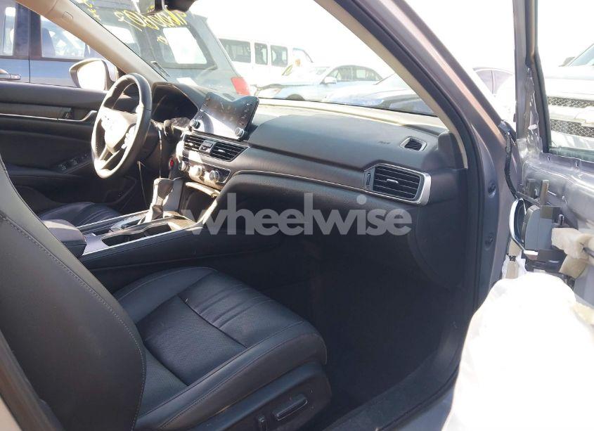 Photo 5 of 2018 Honda Accord EX-L (VIN 1HGCV1F65JA103475)