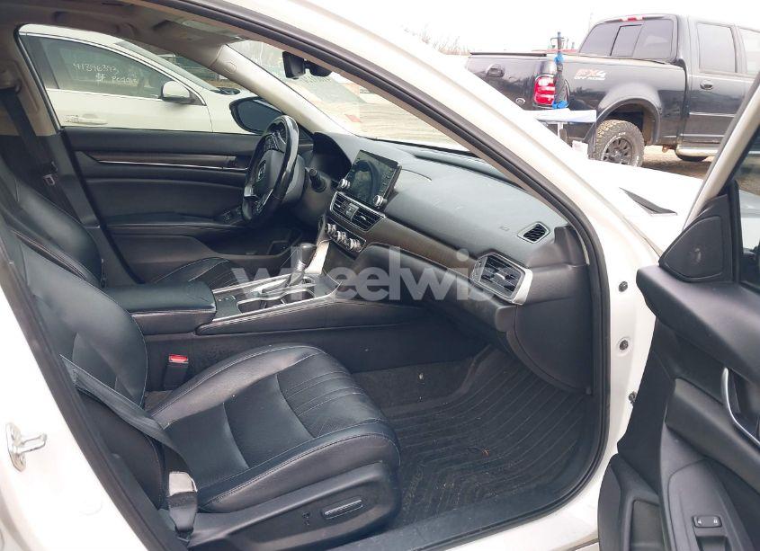 Photo 5 of 2018 Honda Accord EX-L (VIN 1HGCV1F65JA104013)