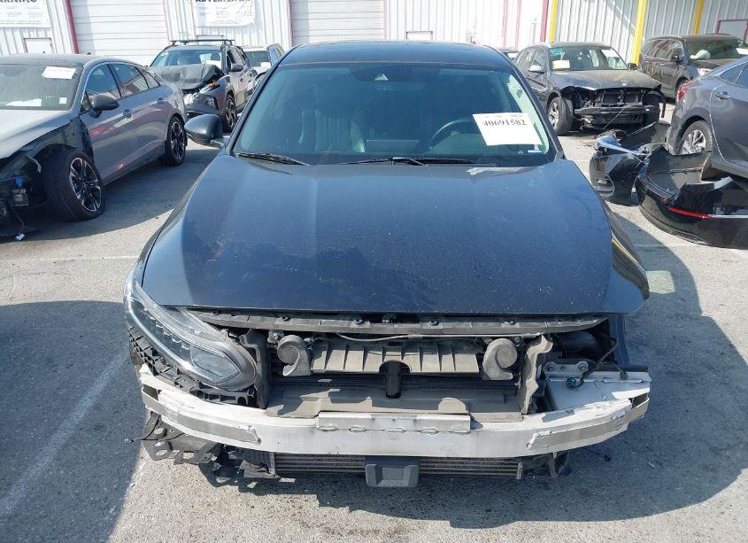 Photo 13 of 2018 Honda Accord EX-L (VIN 1HGCV1F66JA016961)