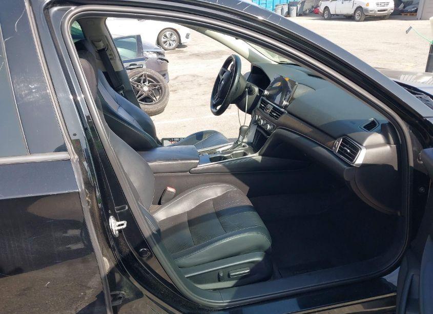 Photo 5 of 2018 Honda Accord EX-L (VIN 1HGCV1F66JA016961)