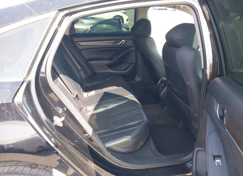 Photo 8 of 2018 Honda Accord EX-L (VIN 1HGCV1F66JA016961)