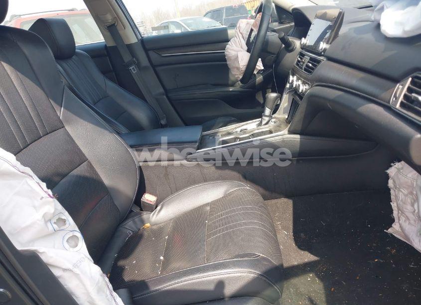 Photo 5 of 2018 Honda Accord EX-L (VIN 1HGCV1F67JA078532)