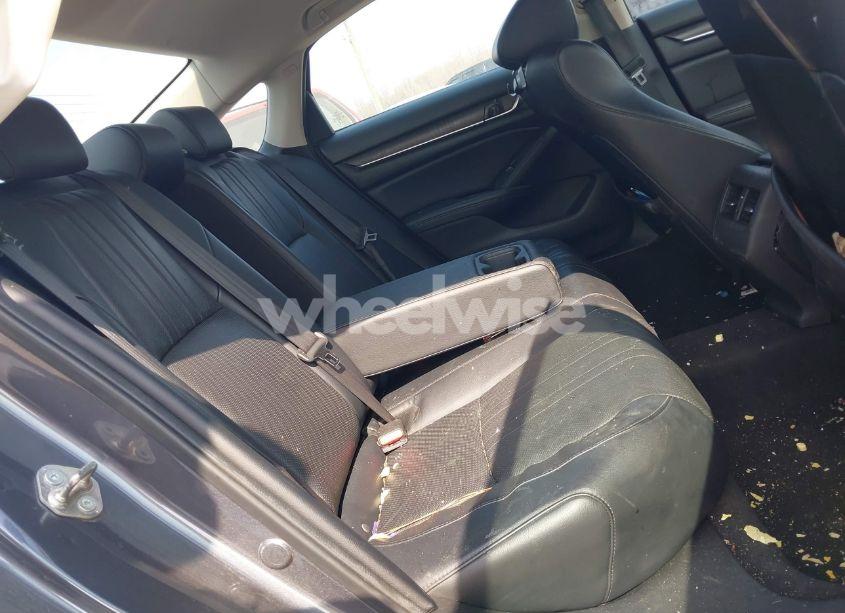 Photo 8 of 2018 Honda Accord EX-L (VIN 1HGCV1F67JA078532)