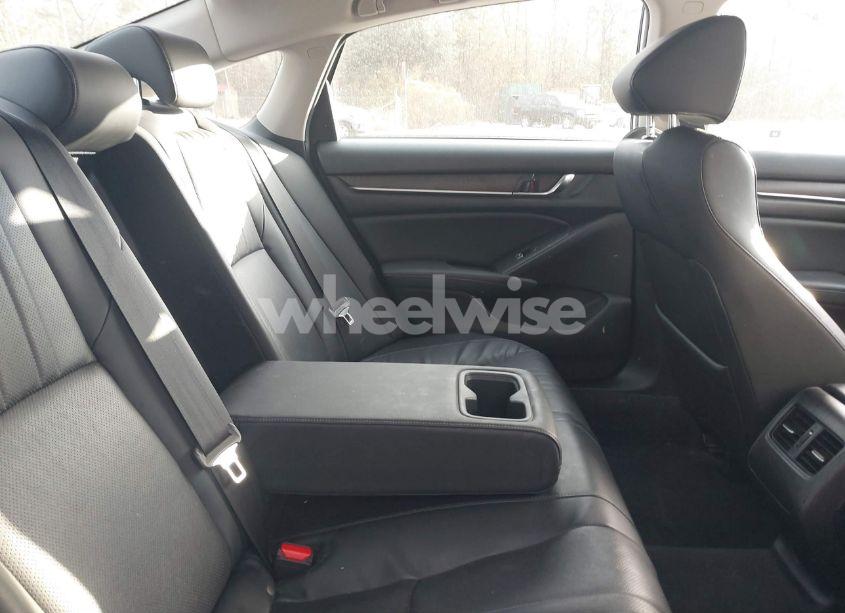 Photo 8 of 2018 Honda Accord EX-L (VIN 1HGCV1F69JA011186)