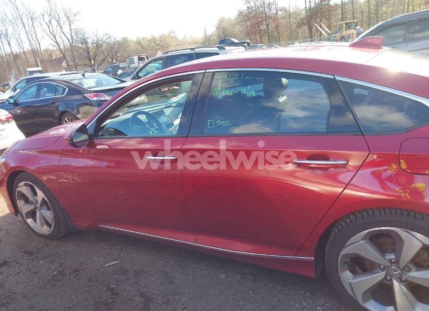 Photo 15 of 2018 Honda Accord TOURING (VIN 1HGCV1F92JA004106)