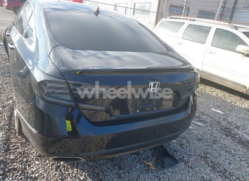 Photo 16 of 2018 Honda Accord TOURING (VIN 1HGCV1F92JA151963)