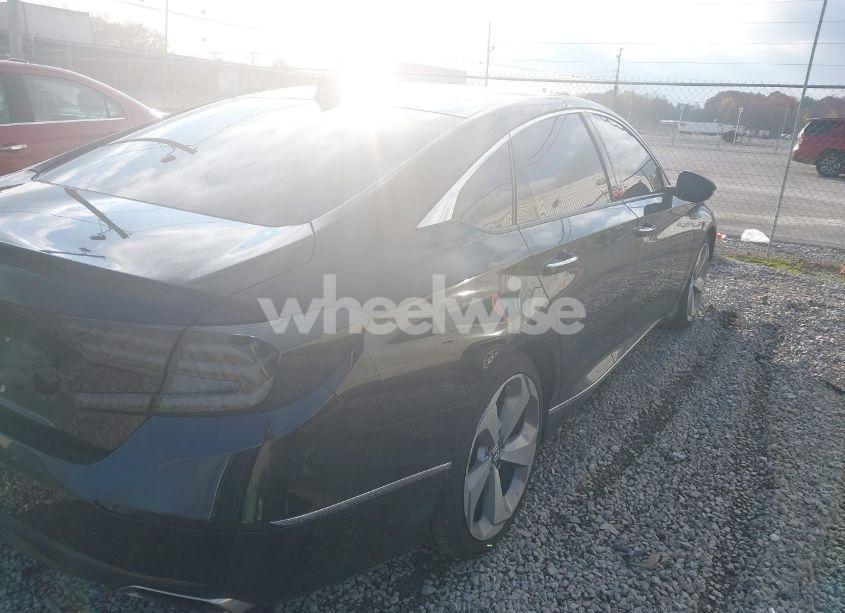 Photo 4 of 2018 Honda Accord TOURING (VIN 1HGCV1F92JA151963)