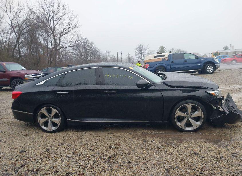 Photo 13 of 2018 Honda Accord TOURING (VIN 1HGCV1F93JA026275)