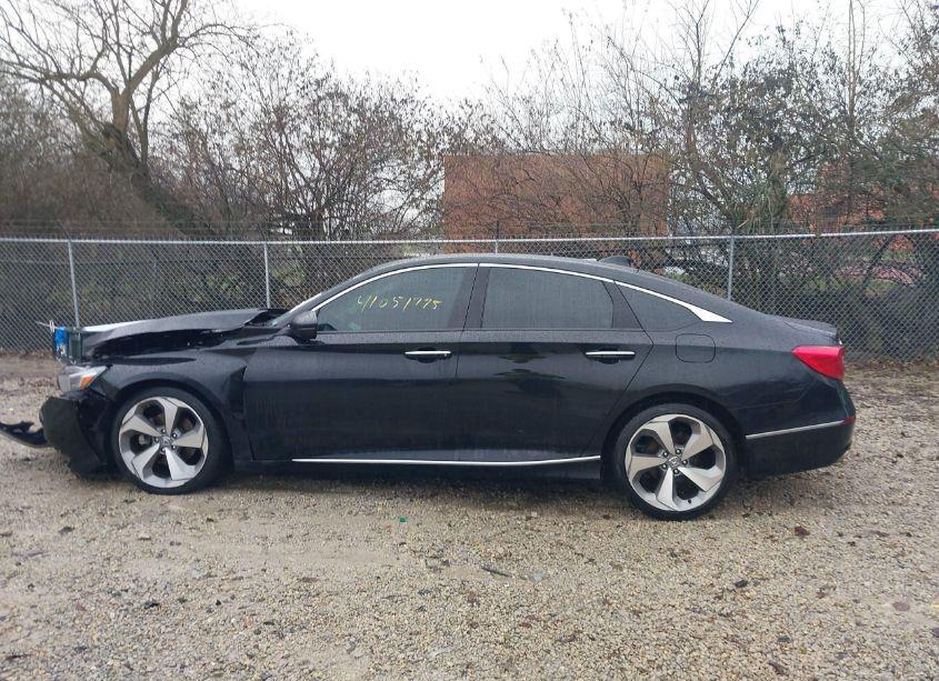 Photo 14 of 2018 Honda Accord TOURING (VIN 1HGCV1F93JA026275)