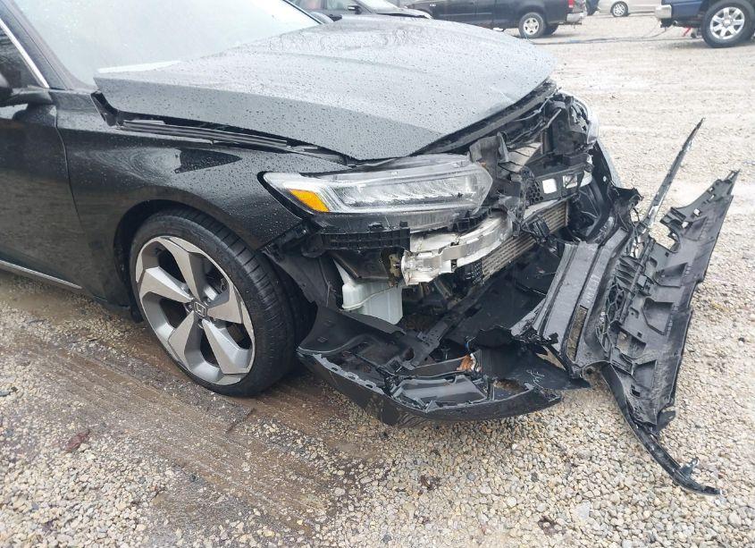 Photo 17 of 2018 Honda Accord TOURING (VIN 1HGCV1F93JA026275)