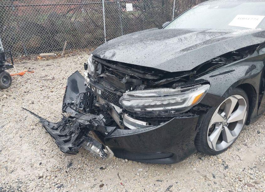 Photo 18 of 2018 Honda Accord TOURING (VIN 1HGCV1F93JA026275)