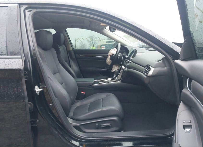 Photo 5 of 2018 Honda Accord TOURING (VIN 1HGCV1F93JA026275)