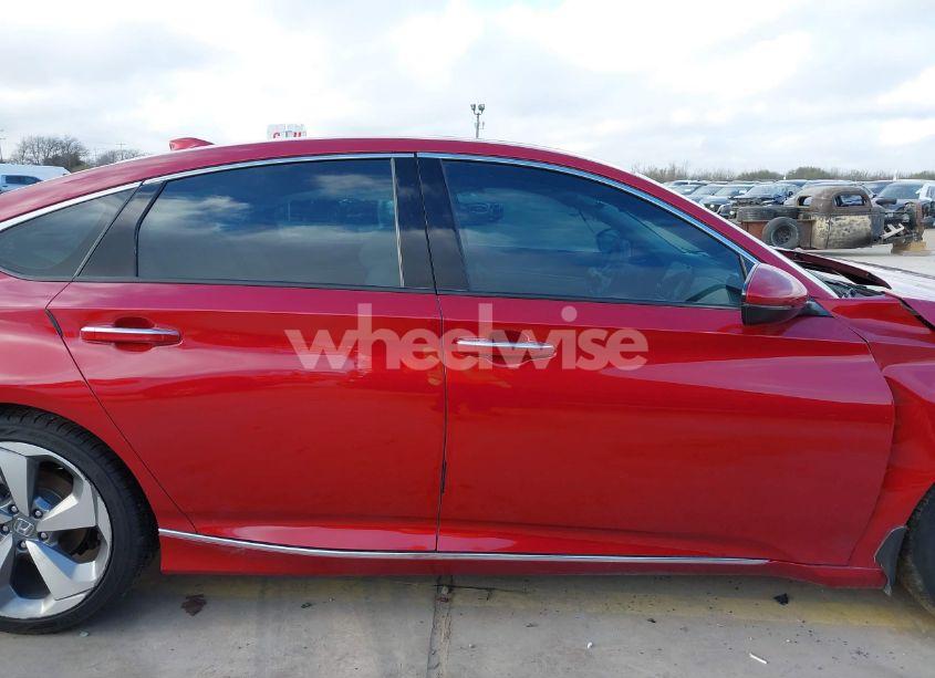 Photo 13 of 2018 Honda Accord TOURING (VIN 1HGCV1F93JA165709)