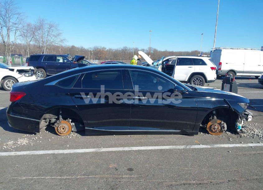 Photo 13 of 2018 Honda Accord TOURING (VIN 1HGCV1F94JA028732)