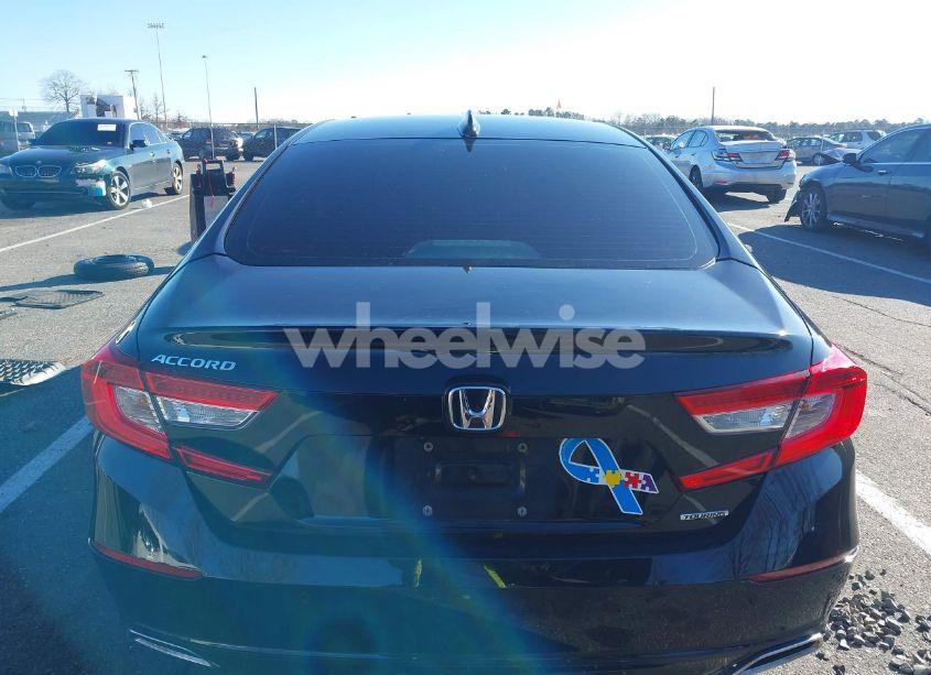 Photo 16 of 2018 Honda Accord TOURING (VIN 1HGCV1F94JA028732)