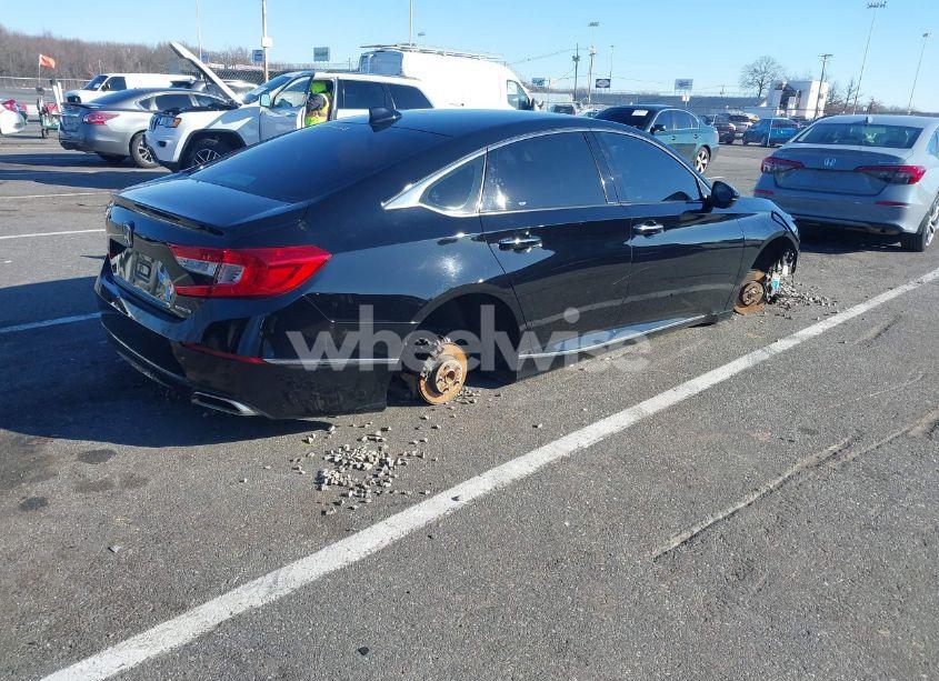 Photo 4 of 2018 Honda Accord TOURING (VIN 1HGCV1F94JA028732)