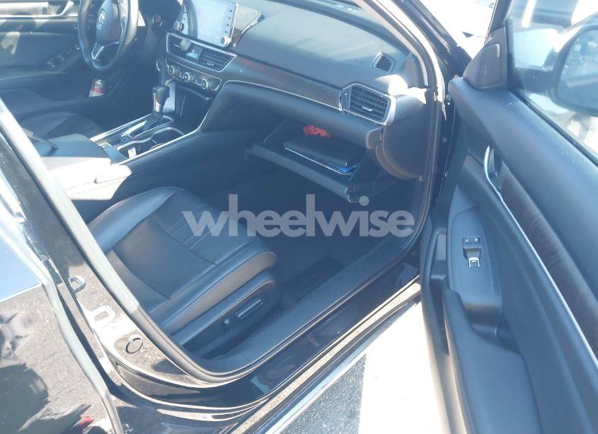 Photo 5 of 2018 Honda Accord TOURING (VIN 1HGCV1F94JA028732)