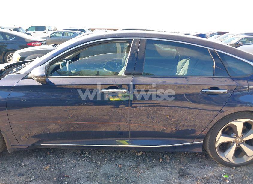 Photo 15 of 2018 Honda Accord TOURING (VIN 1HGCV1F94JA046129)