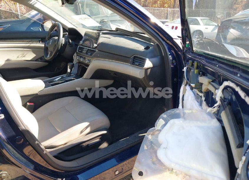 Photo 5 of 2018 Honda Accord TOURING (VIN 1HGCV1F94JA046129)