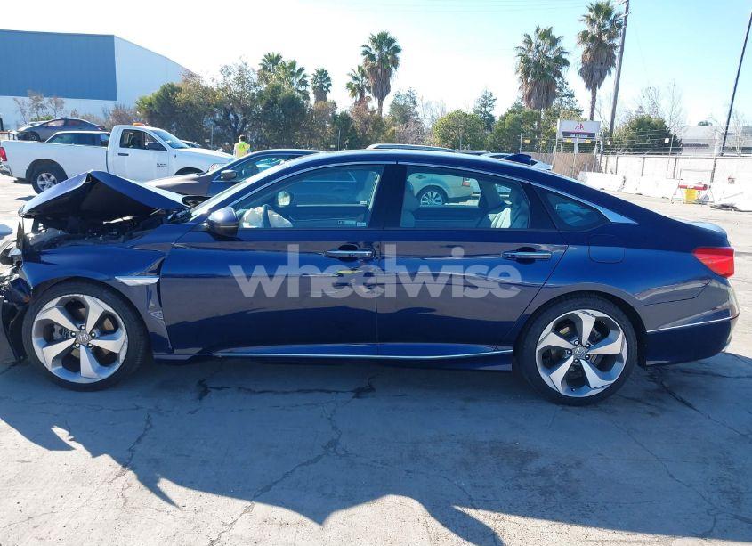 Photo 14 of 2018 Honda Accord TOURING (VIN 1HGCV1F94JA081639)