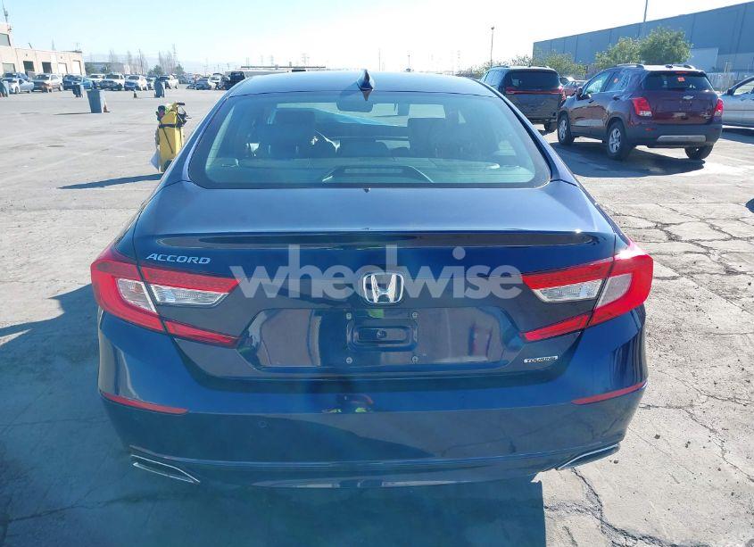 Photo 16 of 2018 Honda Accord TOURING (VIN 1HGCV1F94JA081639)