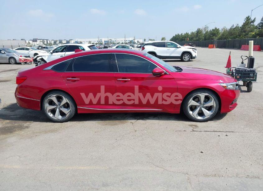 Photo 13 of 2018 Honda Accord TOURING (VIN 1HGCV1F95JA006562)