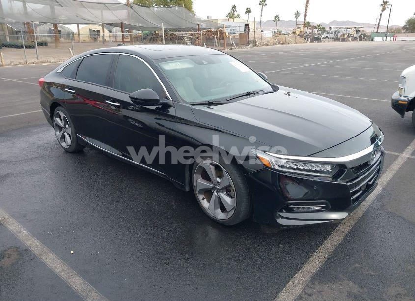 2018 Honda Accord TOURING (VIN 1HGCV1F95JA032921) main photo