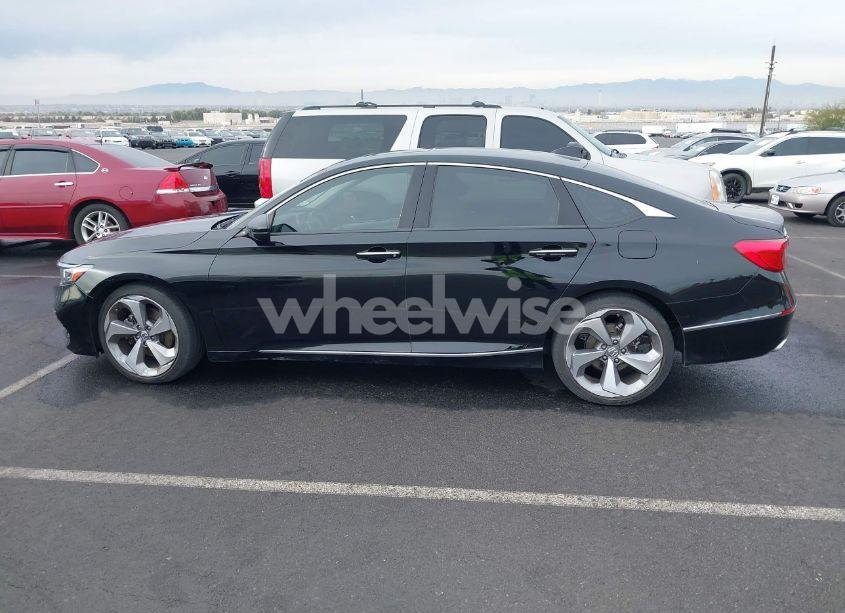 Photo 14 of 2018 Honda Accord TOURING (VIN 1HGCV1F95JA032921)