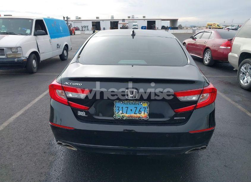 Photo 16 of 2018 Honda Accord TOURING (VIN 1HGCV1F95JA032921)