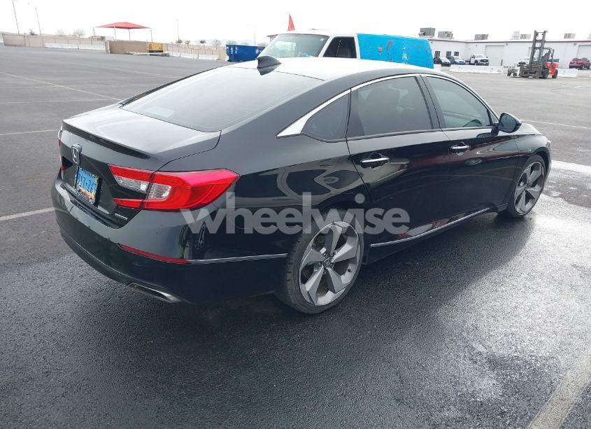 Photo 4 of 2018 Honda Accord TOURING (VIN 1HGCV1F95JA032921)