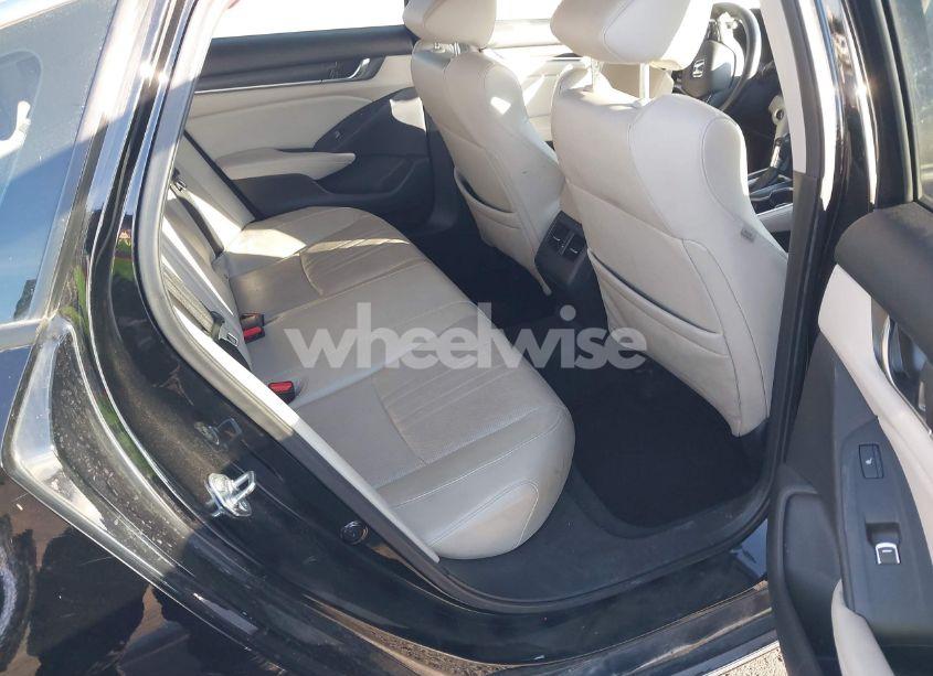 Photo 8 of 2018 Honda Accord TOURING (VIN 1HGCV1F95JA032921)