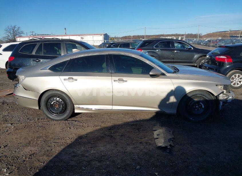 Photo 13 of 2018 Honda Accord TOURING (VIN 1HGCV1F95JA100781)