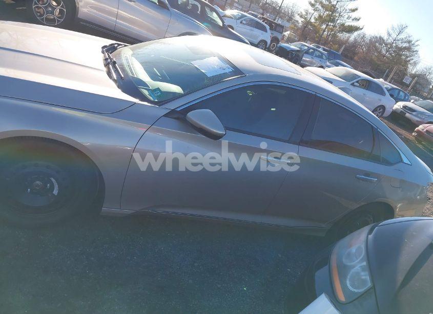 Photo 14 of 2018 Honda Accord TOURING (VIN 1HGCV1F95JA100781)