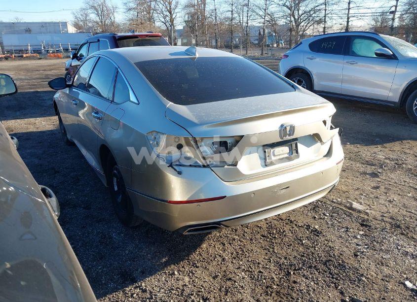 Photo 3 of 2018 Honda Accord TOURING (VIN 1HGCV1F95JA100781)