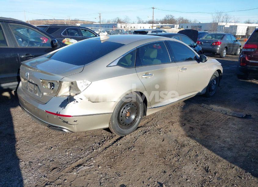 Photo 4 of 2018 Honda Accord TOURING (VIN 1HGCV1F95JA100781)